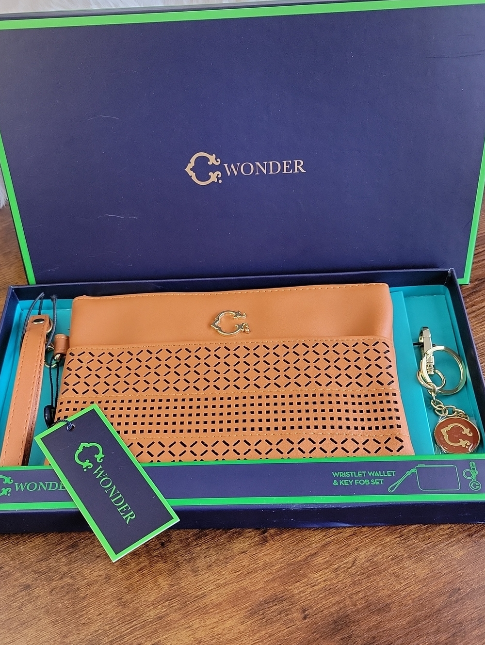 NWT C. Wonder Perforated Wristlet Wallet & Bag Charm Set In Gift Box